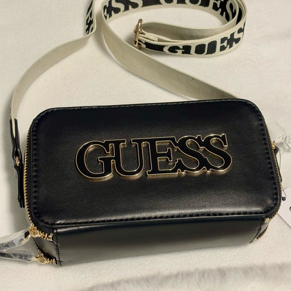 Guess - Picture 6 of 7